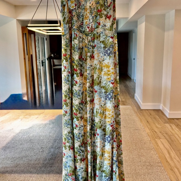 Reformation Nadira Dress worn a couple of times and in great condition (Size 4) - Picture 3 of 4